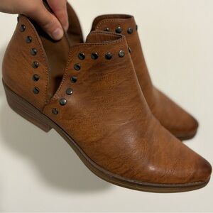 Seven7 Brown Studded Point Toe Low Heel Booties Ankle Boots Women's Size 8